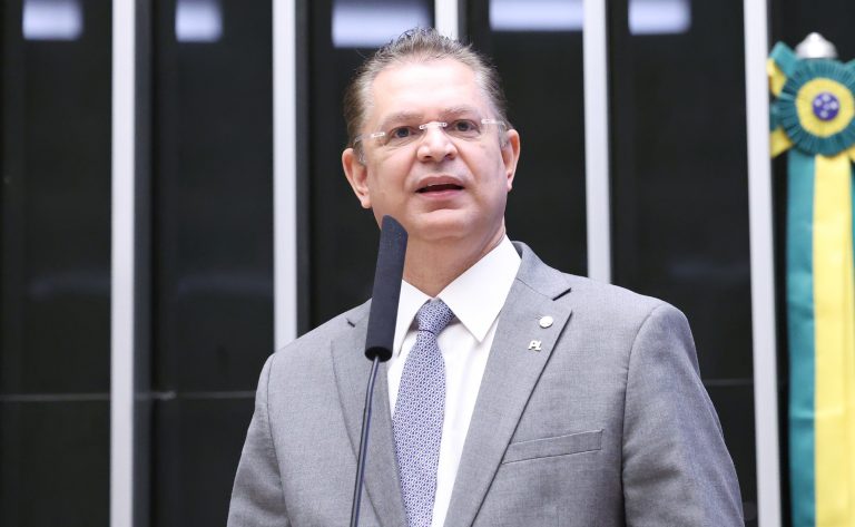Câmara aprova fim do sigilo em gastos públicos com viagens de autoridades