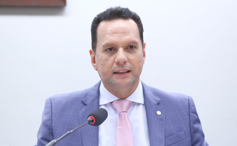 Câmara aprova inclusão de aluguel de máquinas no programa de apoio ao setor de eventos