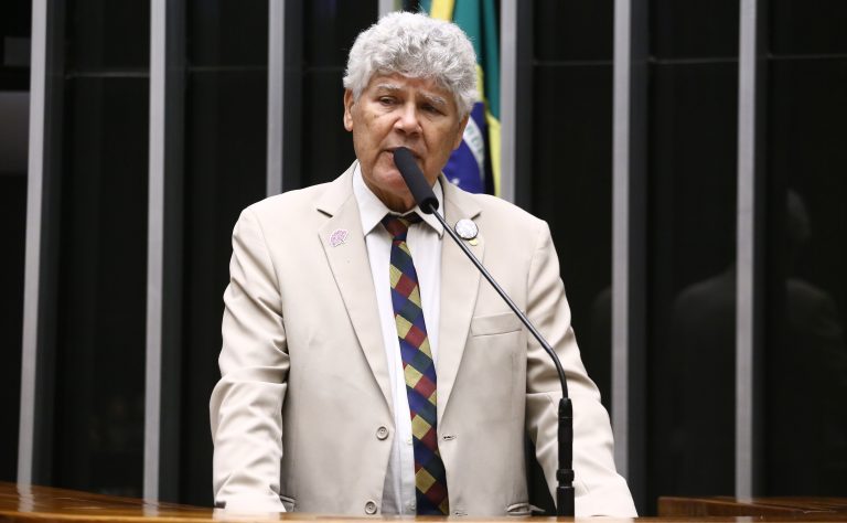 Câmara aprova lei que obriga transição transparente entre governos eleitos