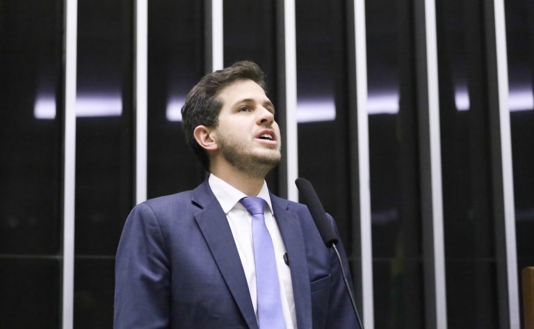 Câmara aprova licença-paternidade de 20 dias com implementação gradual