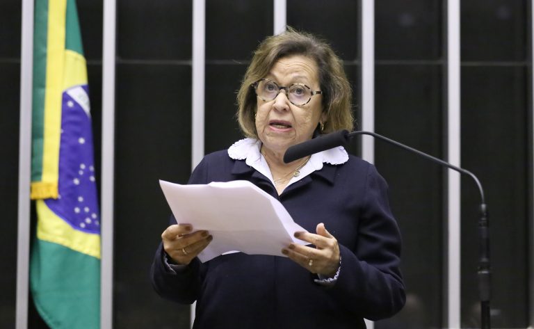 Câmara aprova linguagem simples obrigatória em órgãos públicos