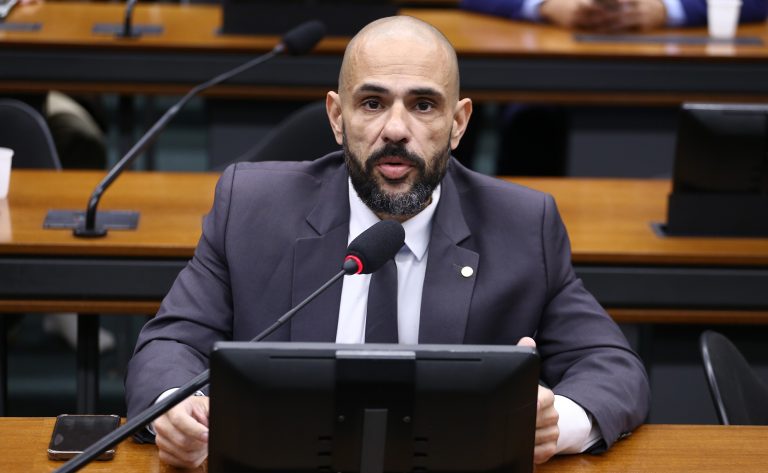 Câmara aprova obrigatoriedade de empresas divulgarem informações sobre pessoas desaparecidas