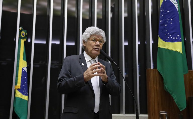 Câmara aprova penalidades mais severas para descarte incorreto de lixo hospitalar com Covid-19