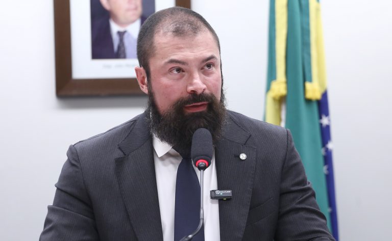 Câmara aprova penas mais severas para tráfico de drogas com porte de arma de fogo