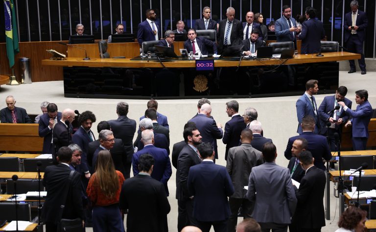 Câmara aprova Política Nacional de Minerais Críticos com fundo de R$ 2 bilhões