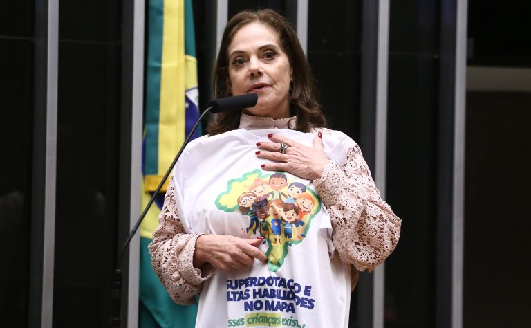 Câmara aprova política nacional para estudantes superdotados
