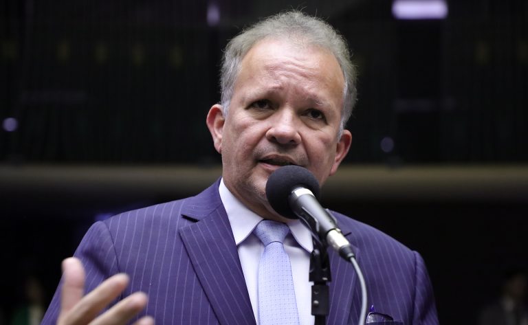 Câmara aprova prazo de dois anos para ex-sócio responder por dívidas trabalhistas