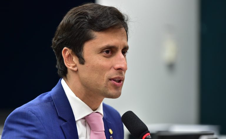 Câmara aprova prioridade em serviços públicos para mães e cuidadores de pessoas com deficiência