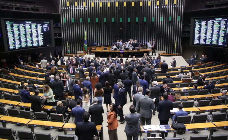 Câmara aprova programa que amplia acesso a especialistas no SUS via setor privado
