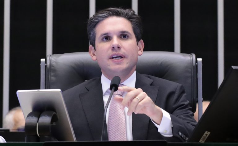 Câmara aprova programa que promete reduzir filas de exames no SUS