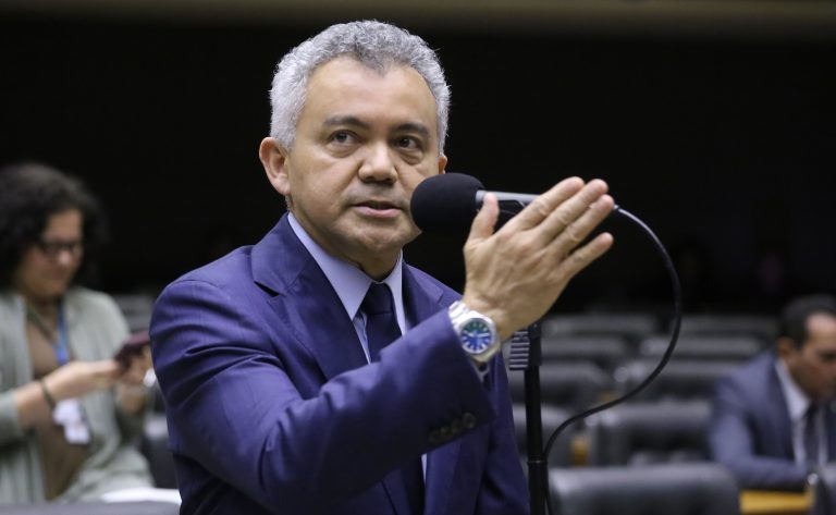 Câmara aprova proibição de condenados por crimes contra idosos atuarem em entidades assistenciais