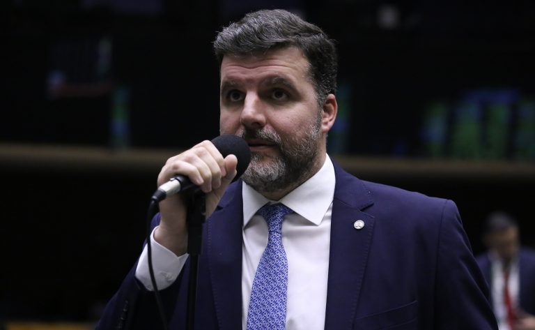 Câmara aprova projeto de licenciamento ambiental em meio a polêmicas