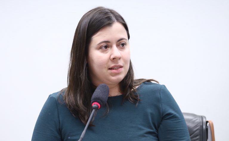 Câmara aprova projeto para inclusão de mulheres acima de 50 anos no mercado de trabalho