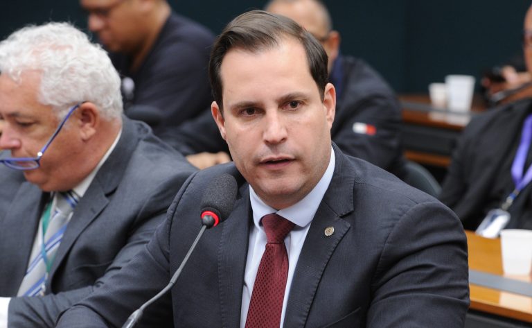 Câmara aprova projeto que desvincula licenciamento de veículo do pagamento de multas e IPVA