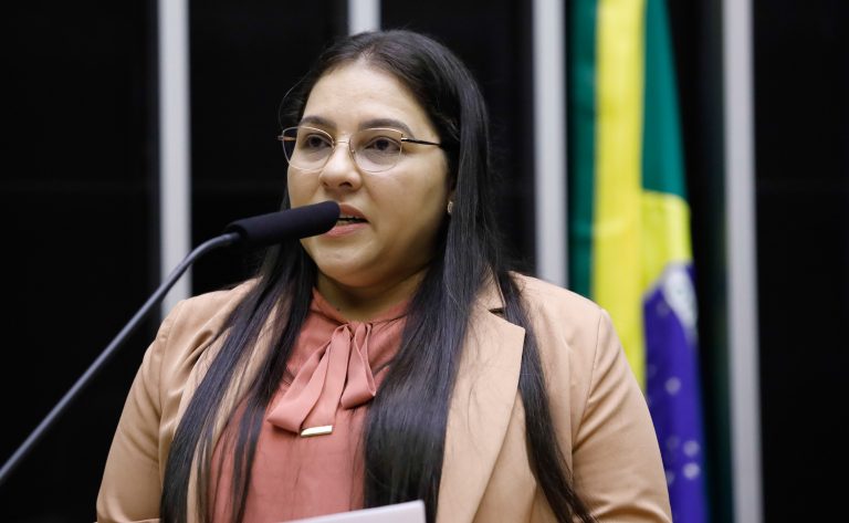 Câmara aprova projeto que garante atendimento psicológico para filhos de vítimas de feminicídio