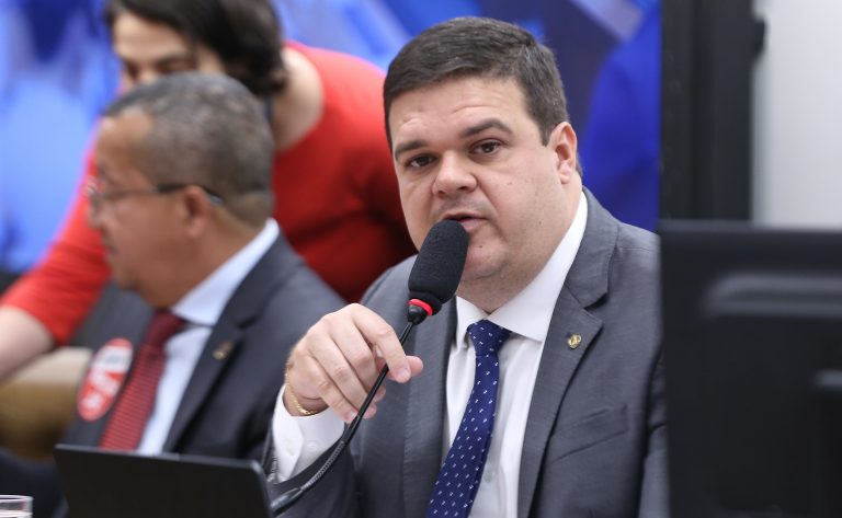 Câmara aprova projeto que garante doula e intérprete de Libras em maternidades