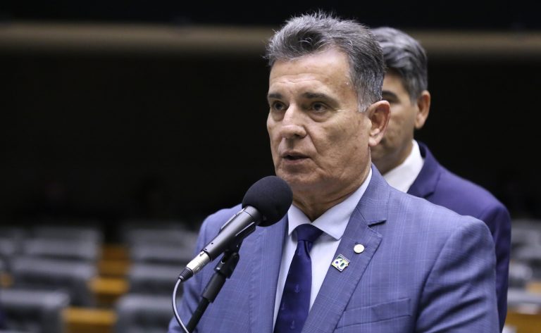 Câmara aprova projeto que mantém Bolsa Família para trabalhadores rurais sazonais