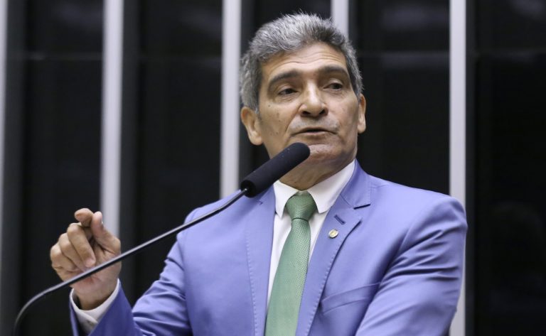 Câmara aprova projeto que obriga governo a comunicar pescadores sobre mudanças em benefícios