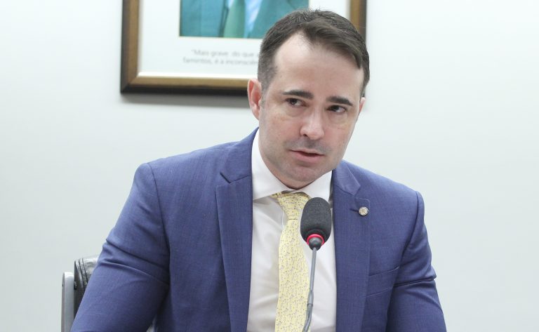 Câmara aprova projeto que obriga portos a credenciar pontos de apoio para caminhoneiros