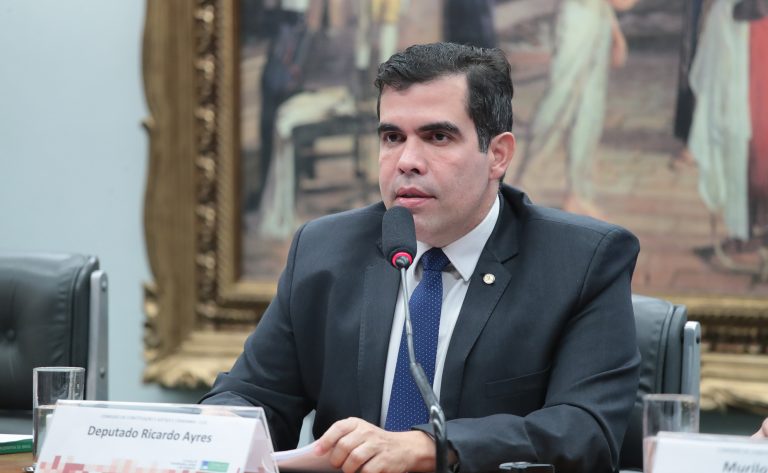 Câmara aprova projeto que permite advogado representar réu em audiências de conciliação dos juizados especiais