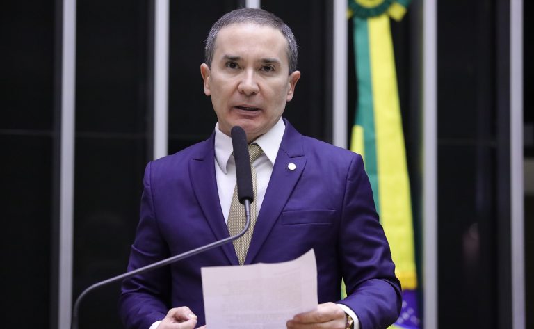 Câmara aprova projeto que permite alertar mulheres sobre antecedentes criminais de parceiros