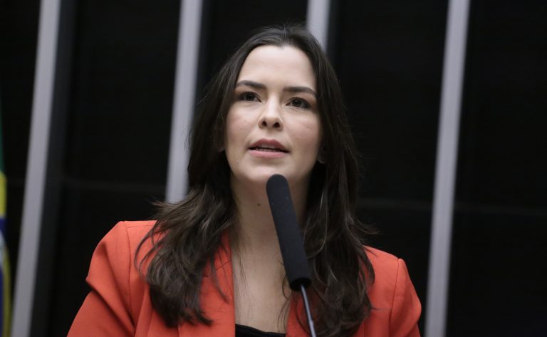 Câmara aprova projeto que permite continuidade de divórcio após morte do cônjuge