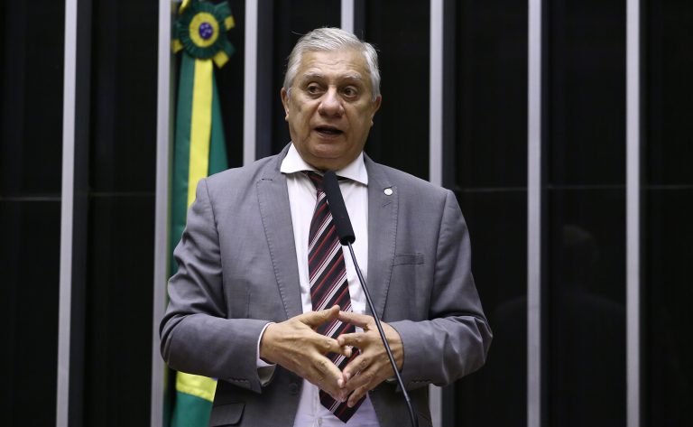 Câmara aprova projeto que permite repasse de royalties do petróleo para municípios vizinhos
