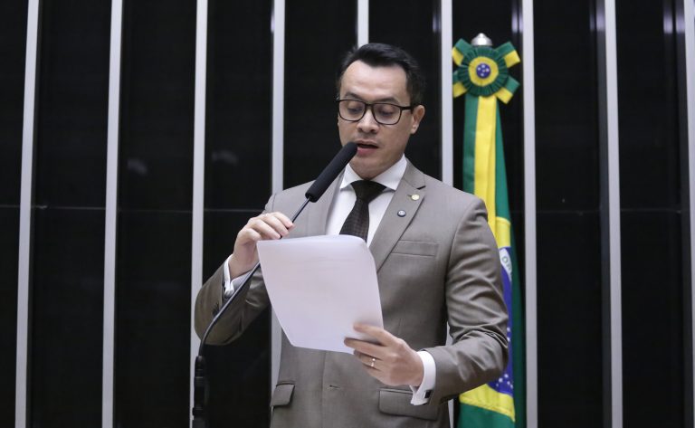 Câmara aprova projeto que regulamenta Disque 100 em lei e prioriza idosos na telessaúde