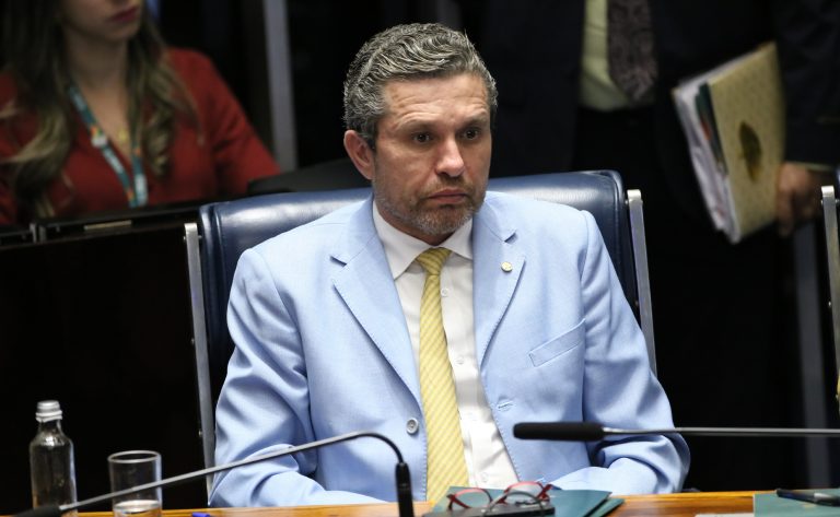 Câmara aprova projeto que veta cobrança extra de operadoras sobre big techs por tráfego de dados