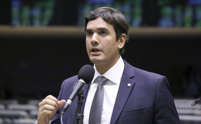 Câmara aprova reajuste de 8% ao ano para servidores do Judiciário até 2028