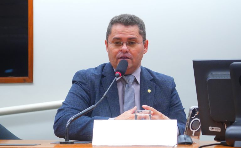 Câmara aprova regime prioritário para instalação de antenas em áreas rurais e vulneráveis