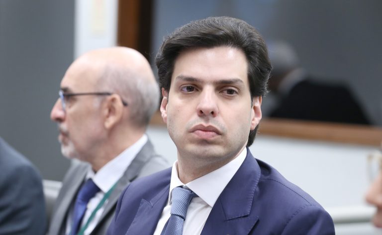 Câmara aprova regras de segurança para abastecimento de aeronaves em solo