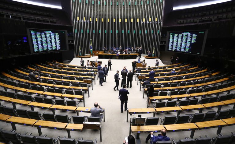 Câmara aprova regulamentação da profissão de dançarino no Brasil