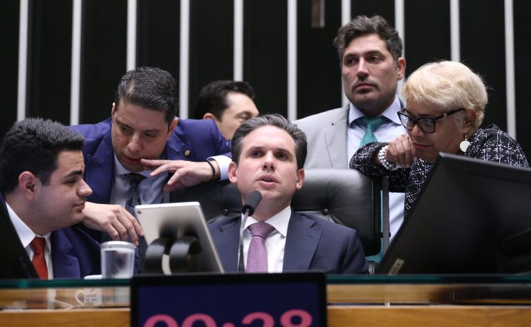 Câmara aprova regulamentação da reforma tributária para reduzir burocracia