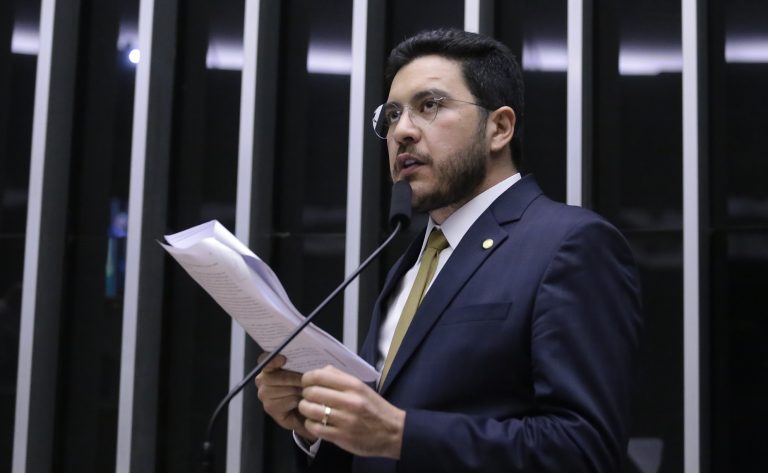 Câmara aprova revisão humana obrigatória em decisões automatizadas sobre dados pessoais