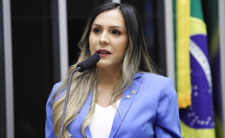 Câmara aprova selo para empresas inclusivas voltadas a pessoas com autismo e TDAH