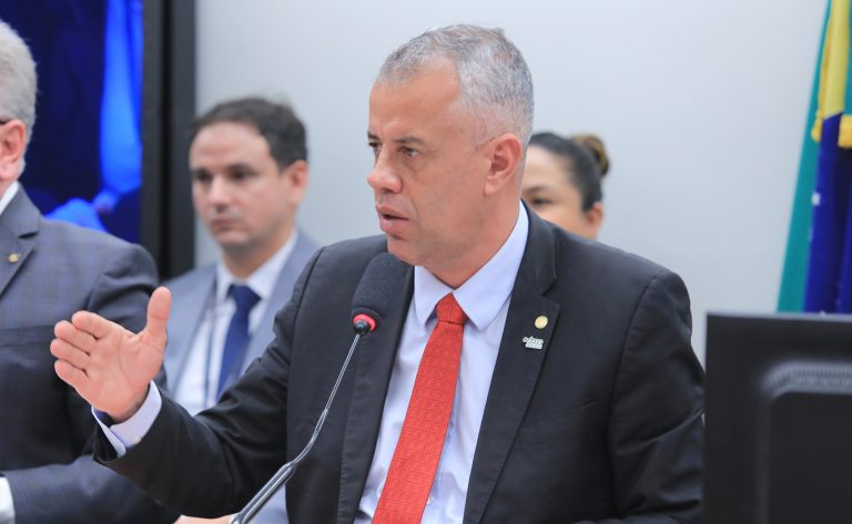 Câmara aprova suspensão de cota de pesca de tainha em SC por falta de embasamento técnico