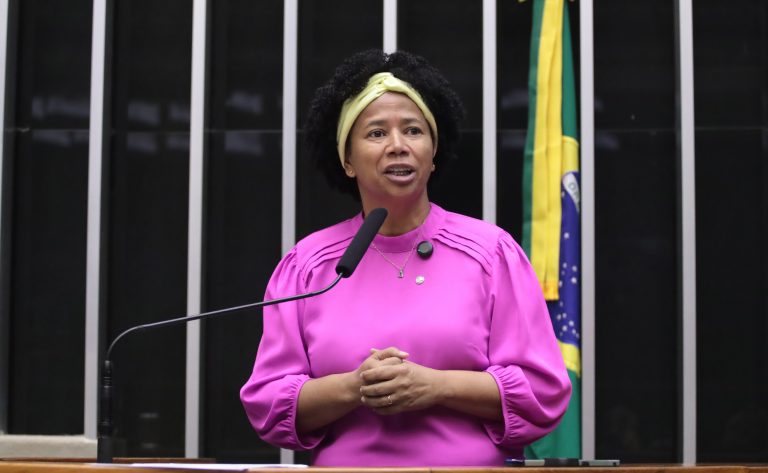 Câmara aprova teste genético gratuito para câncer de mama pelo SUS