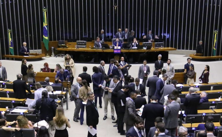 Câmara aprova texto-base da MP que cria licença ambiental especial