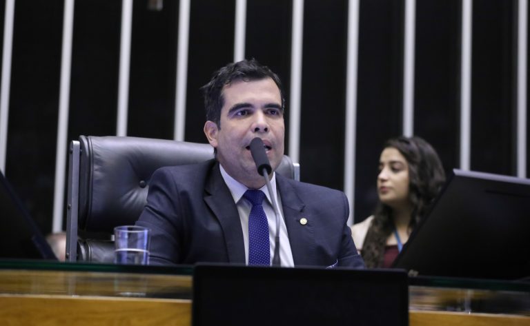 Câmara aprova transporte gratuito para pessoas com deficiência em tratamento médico fora do domicílio