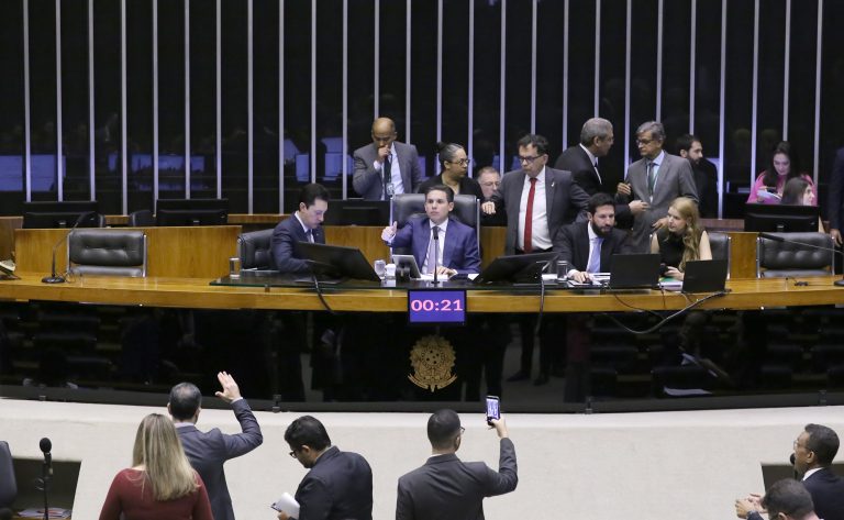 Câmara aprova urgência para 6 projetos incluindo Codevasf e trabalhadores offshore