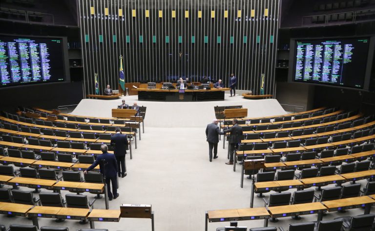 Câmara aprova urgência para internação compulsória de adolescentes usuários de drogas