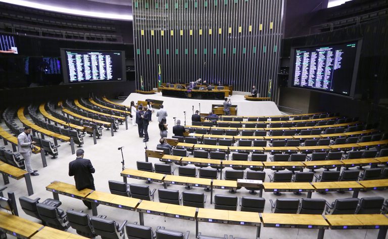 Câmara aprova urgência para projetos sobre ouro, reconhecimento facial e Fundação Caixa