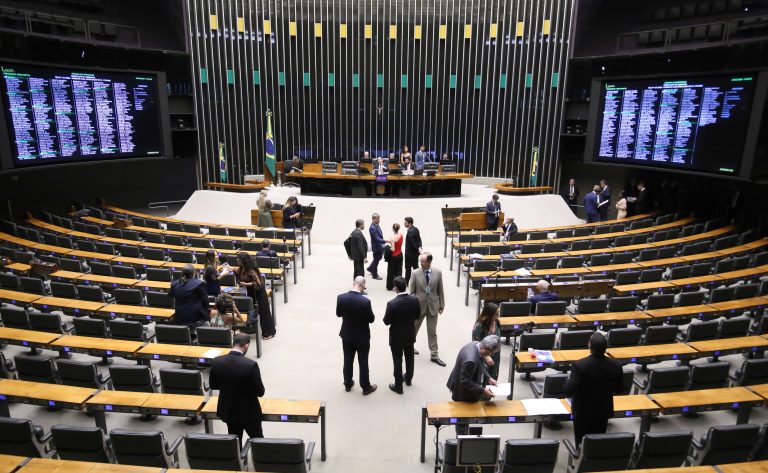 Câmara aprova urgência para reestruturação da carreira de servidores