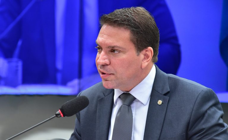 Câmara avança com projeto que regulamenta revistas pessoais e inspeções íntimas em presídios