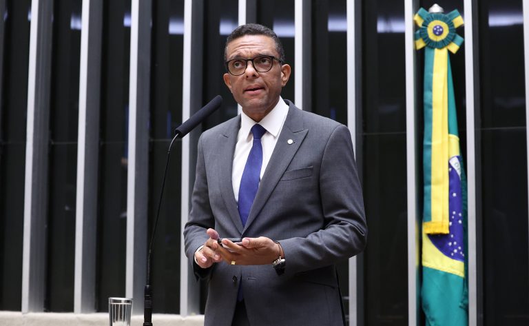Câmara: Comissão aprova acesso ao ensino técnico em todos os municípios