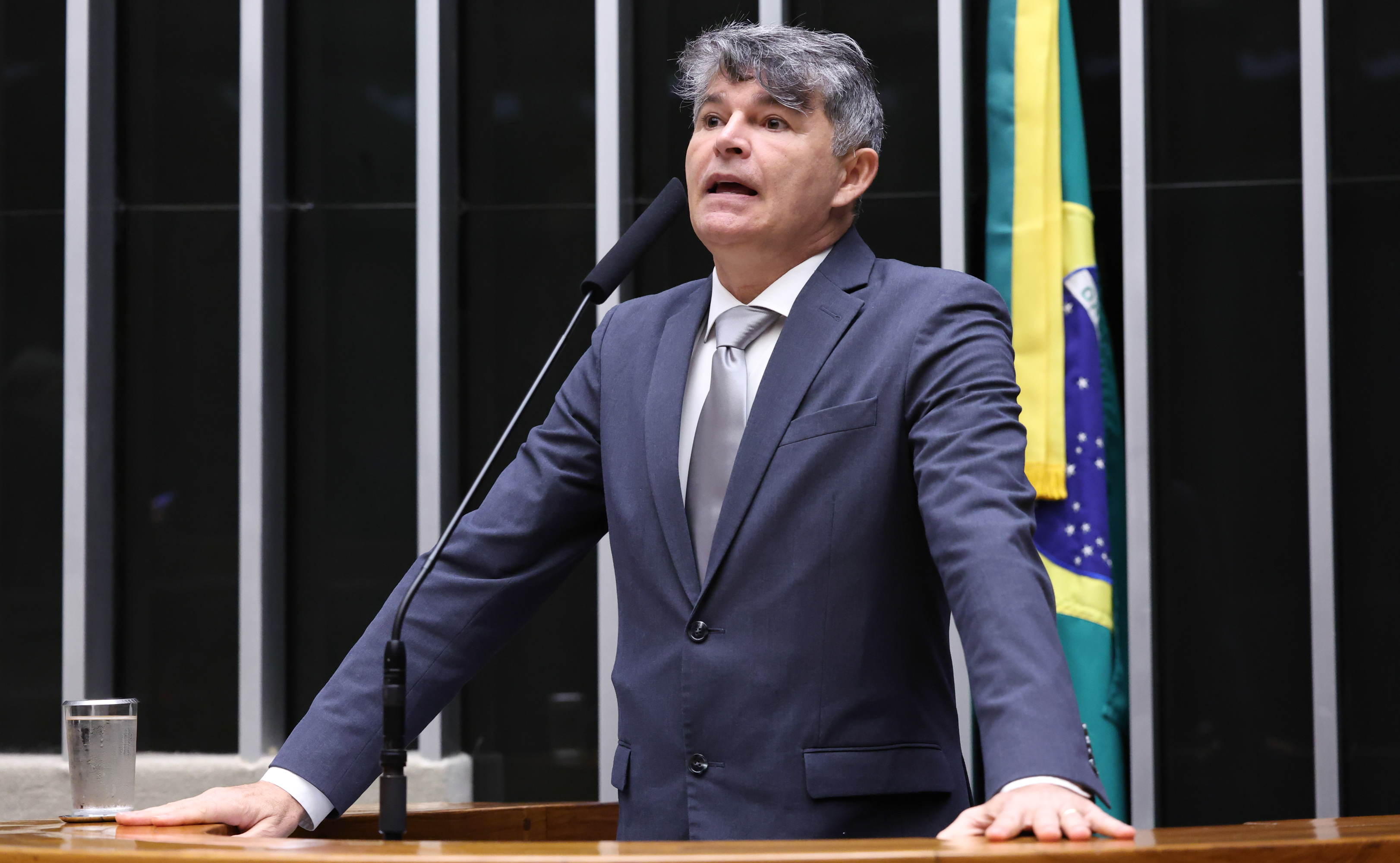 Câmara: Comissão aprova fim de multa de fidelidade em telefonia e TV em pandemias