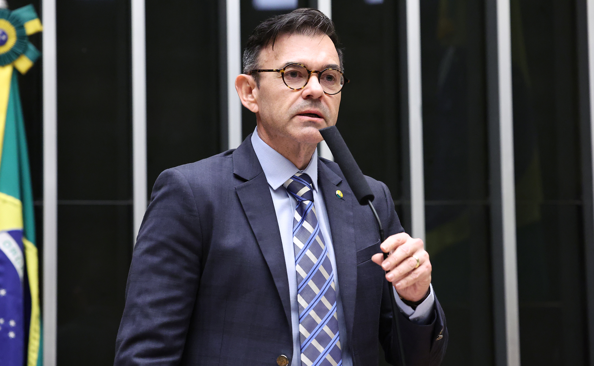 Câmara: Comissão aprova profissional com conhecimento em Libras nas escolas