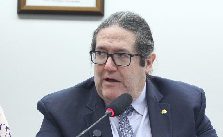 Câmara: Comissão de Educação aprova política nacional contra evasão escolar