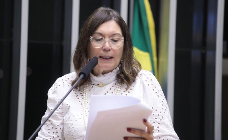 Câmara Cria Grupo Parlamentar Brasil-Vaticano para Fortalecer Relações Diplomáticas